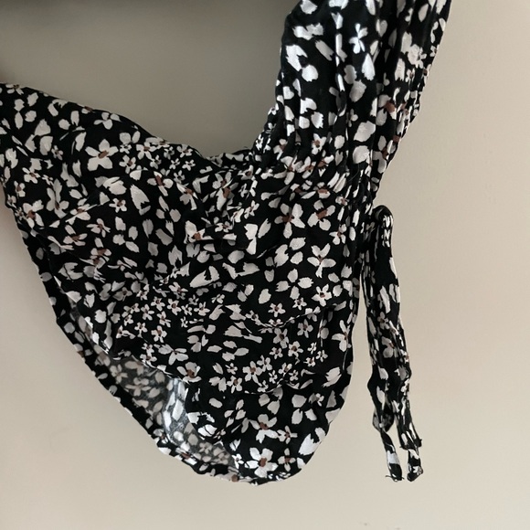 New with tags floral dynamite crop top - Picture 4 of 4